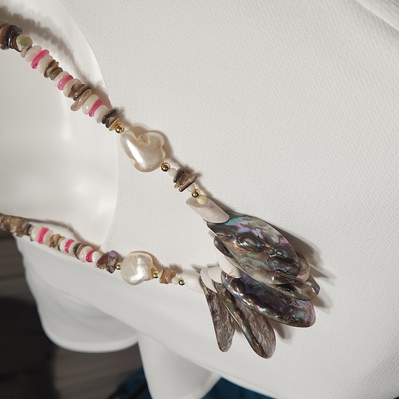 5/$25🌴Mermaid Beach Vibes Shell Necklace - Picture 3 of 6